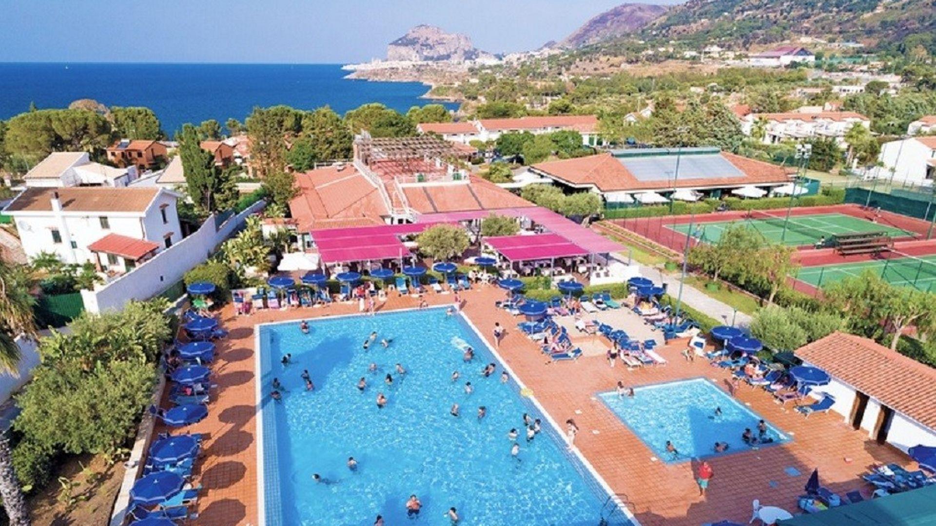 Cefal&ugrave; Resort